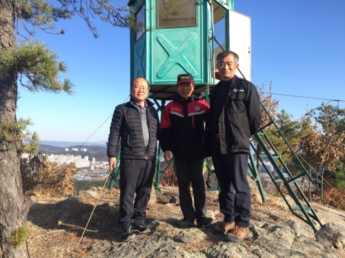 꾸미기_[선주원남동]산불감시원 격려차 감시탑 방문3.jpg