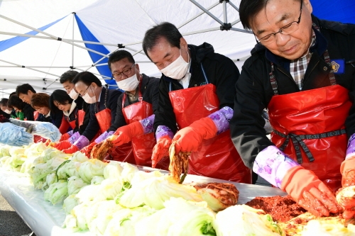 꾸미기_김천시 새마을부녀회, 사랑의 김장담가주기 행사 시행-새마을문화관광과(사진4).JPG