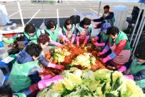 꾸미기_김천시 새마을부녀회, 사랑의 김장담가주기 행사 시행-새마을문화관광과(사진2).JPG